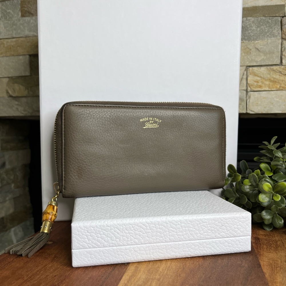 Gucci Vintage Taupe Long Zip Leather Wallet